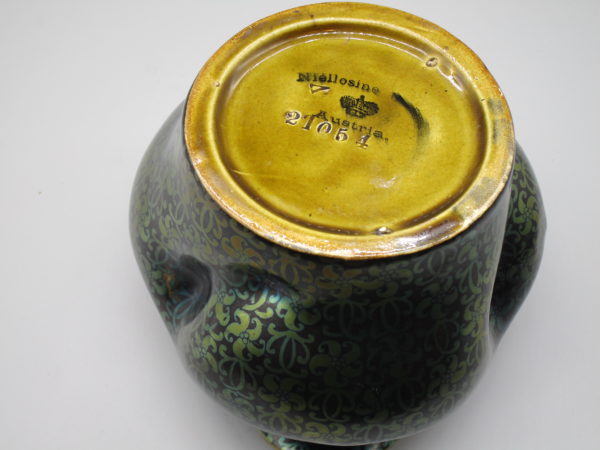 Antiquitäten in Basel: Vase grün verkehrt