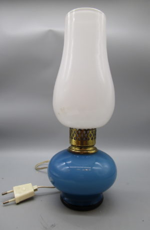 kleine Lampe aus blauem und weissem Opalglas